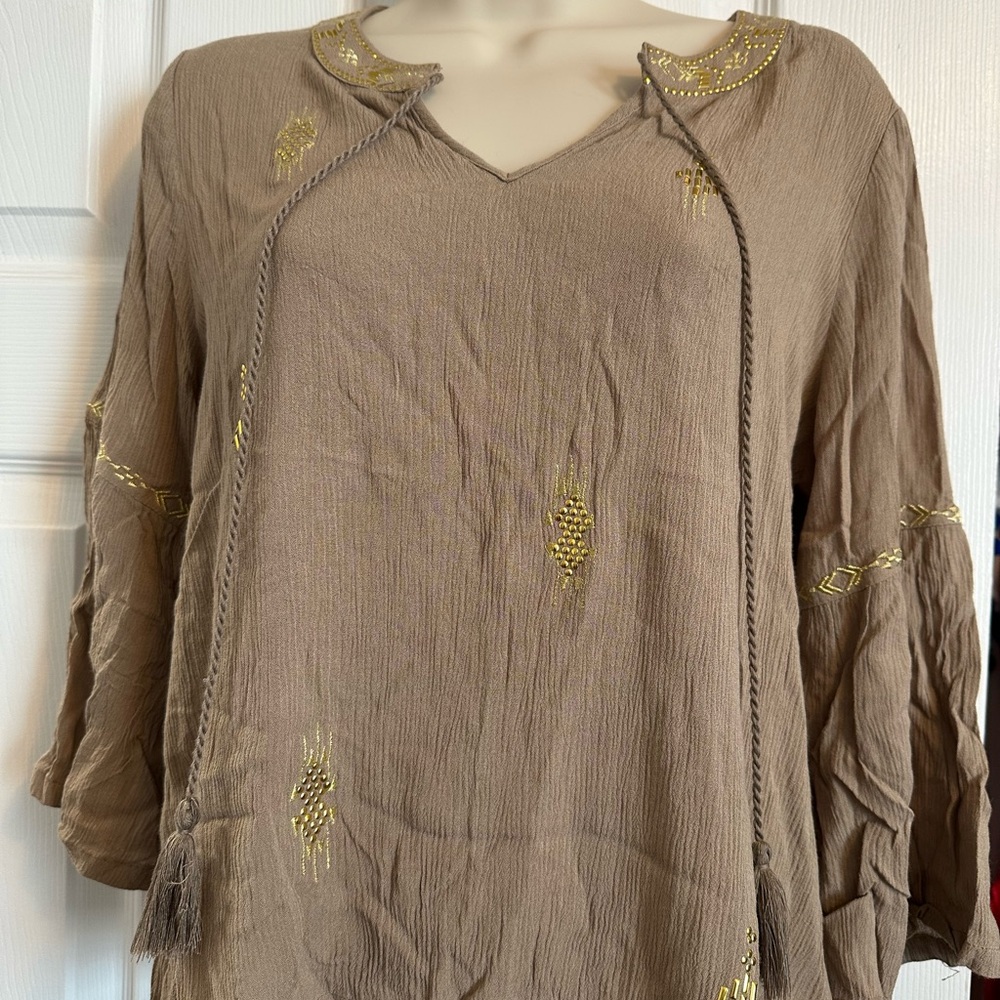 Ruby Rd. Brown linen Blouse with Gold Accents